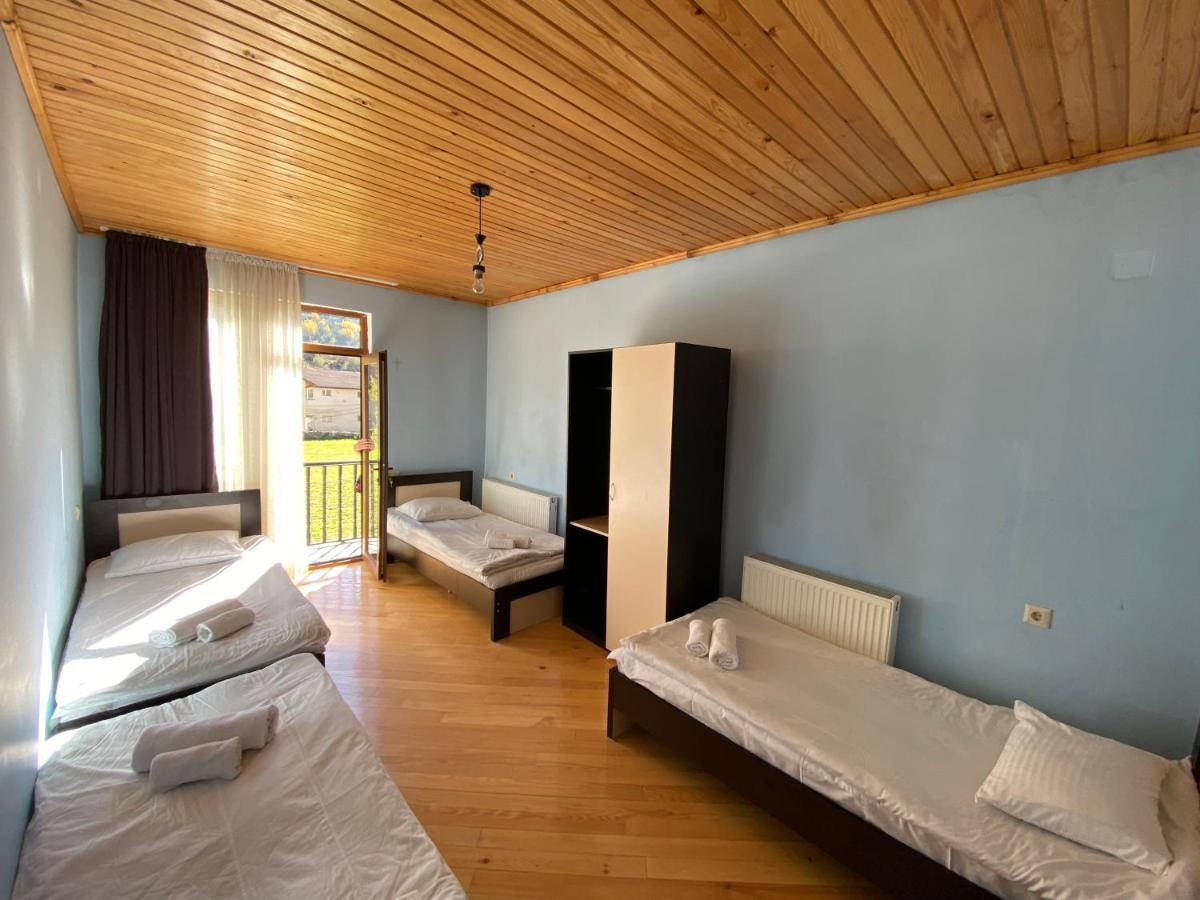 Manana Japaridze'S Guesthouse Mestia Zewnętrze zdjęcie