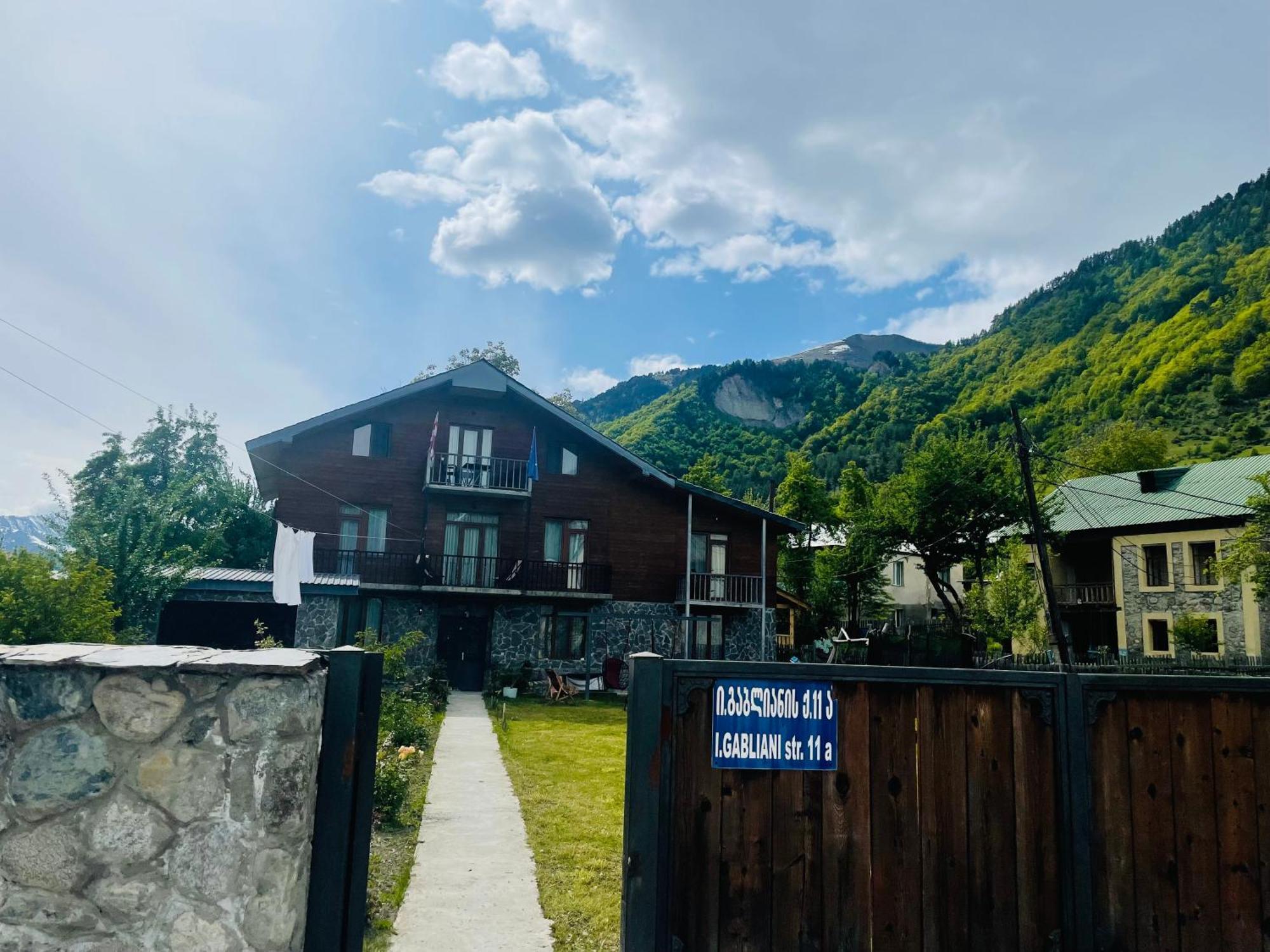 Manana Japaridze'S Guesthouse Mestia Zewnętrze zdjęcie