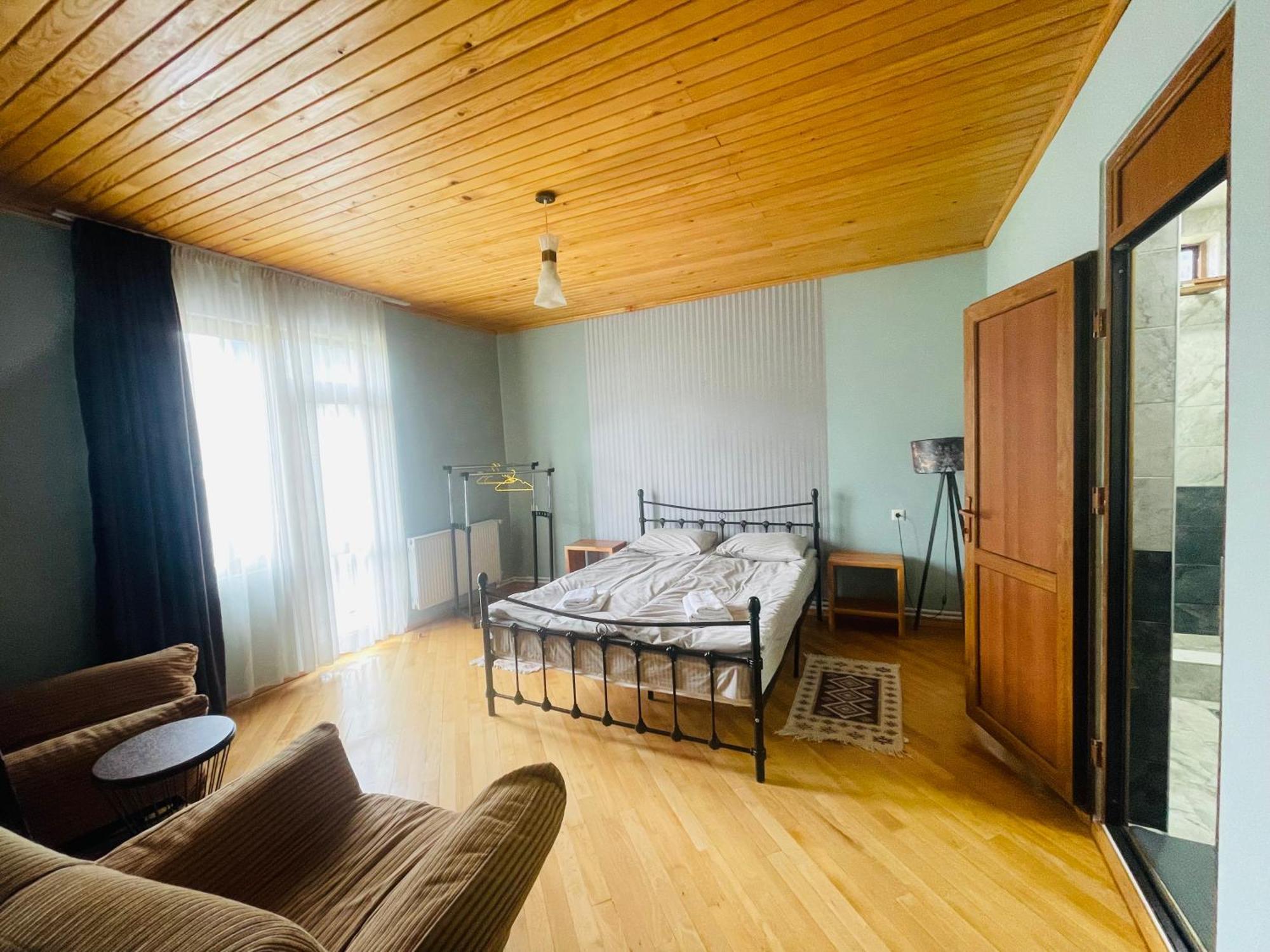 Manana Japaridze'S Guesthouse Mestia Zewnętrze zdjęcie